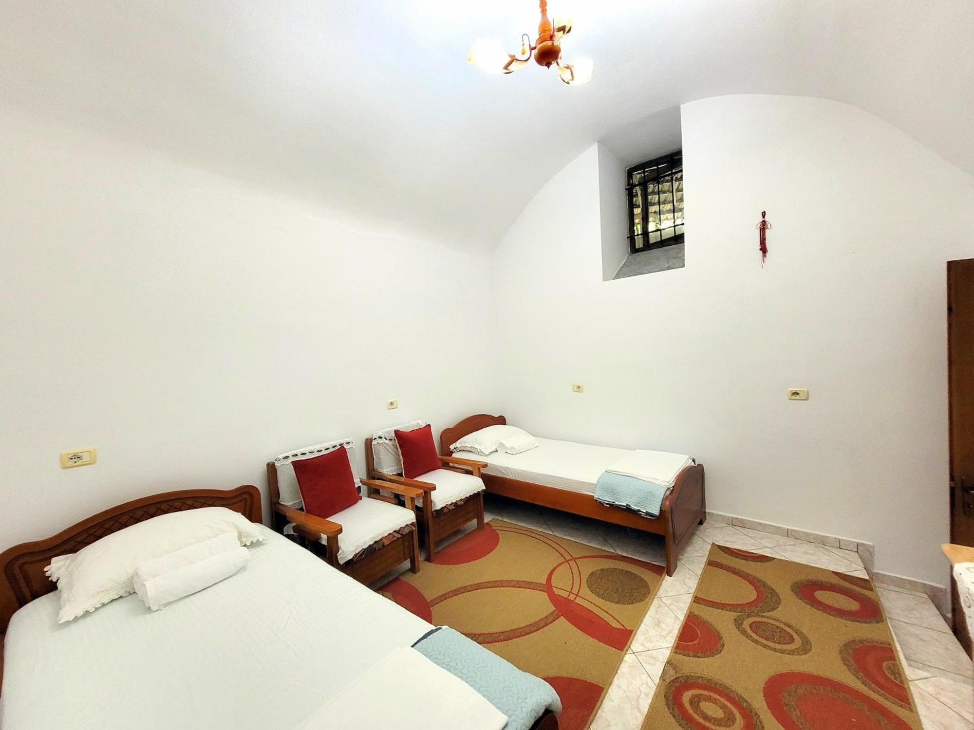 Marbi Guest House Gjirokaster Luaran gambar