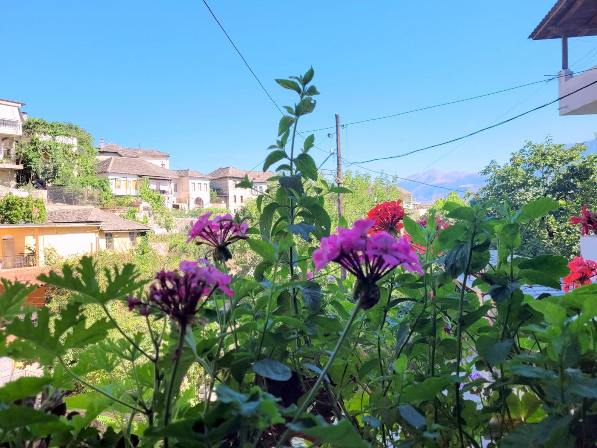 Marbi Guest House Gjirokaster Luaran gambar