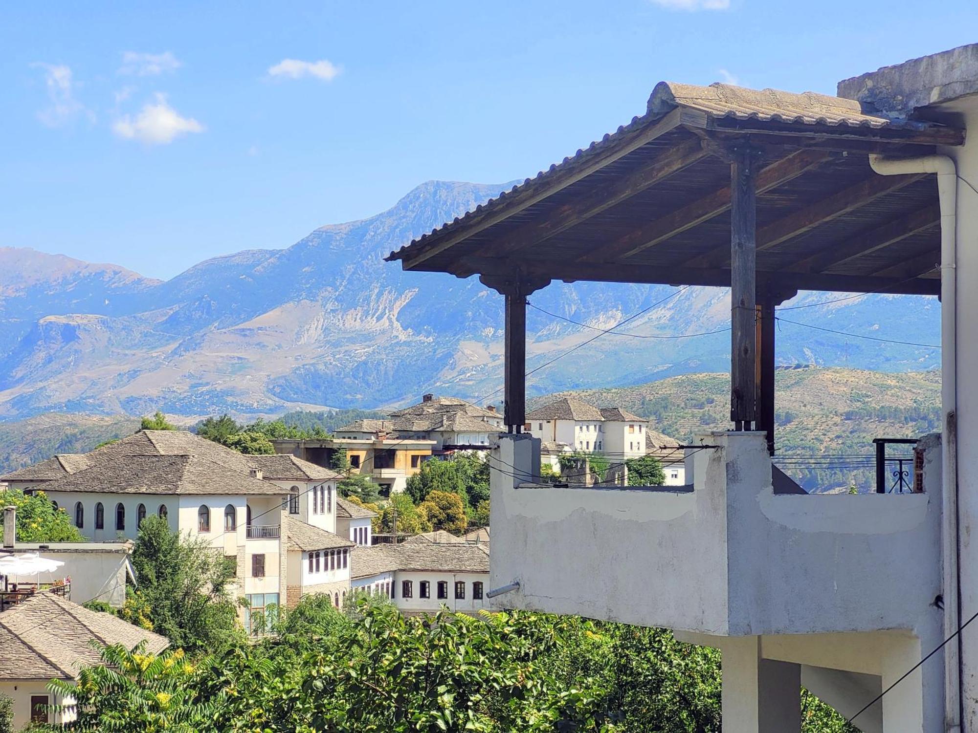 Marbi Guest House Gjirokaster Luaran gambar