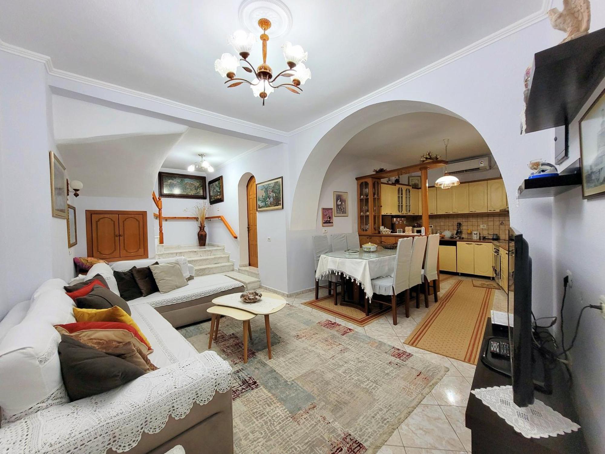 Marbi Guest House Gjirokaster Luaran gambar