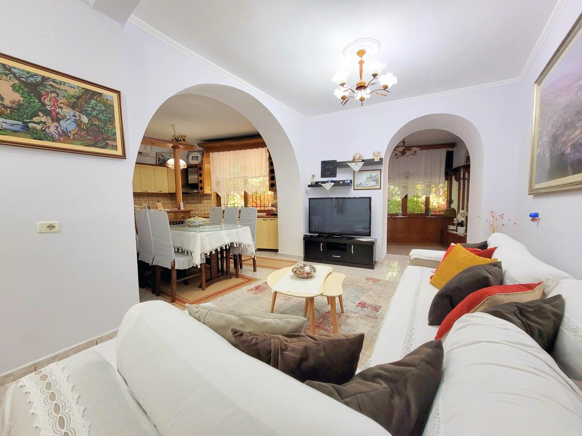 Marbi Guest House Gjirokaster Luaran gambar